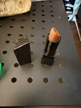 mophie Cream Lipstick in Warm Tan